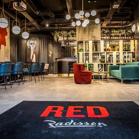 Radisson Red London Greenwich The O2 Екстер'єр фото