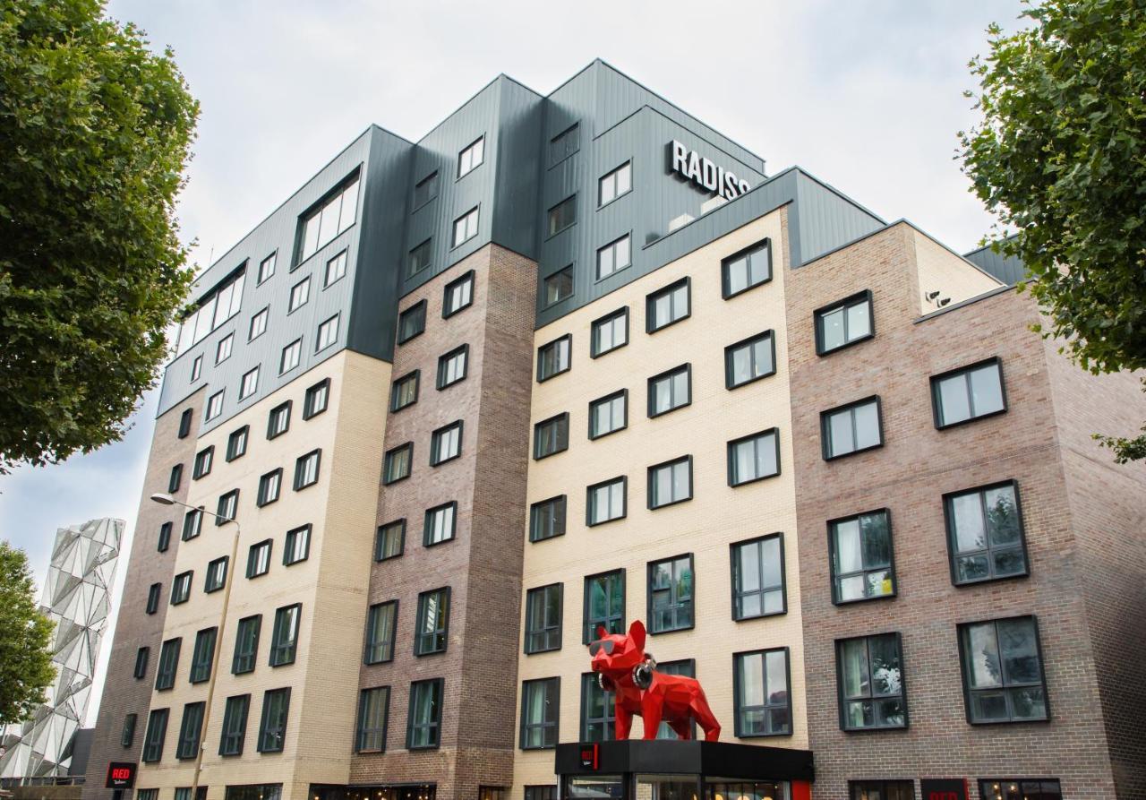 Radisson Red London Greenwich The O2 Екстер'єр фото