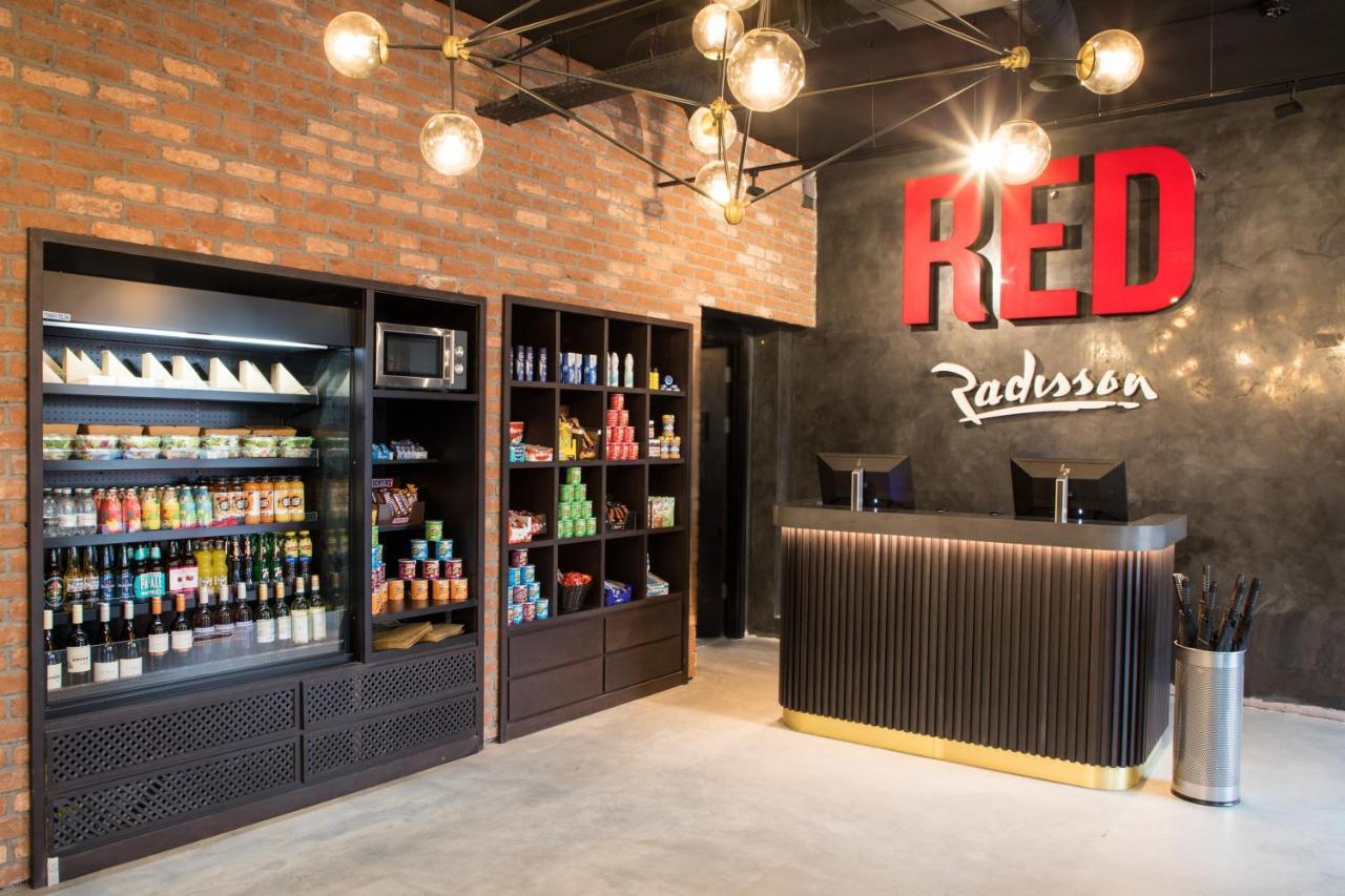 Radisson Red London Greenwich The O2 Екстер'єр фото